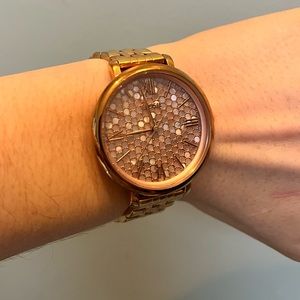 Beautiful feminine fossil watch
